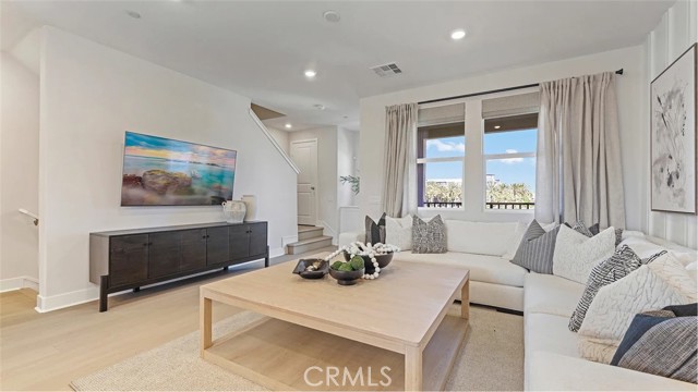 Detail Gallery Image 8 of 28 For 1750 E Park St #19,  Anaheim,  CA 92805 - 3 Beds | 2/1 Baths