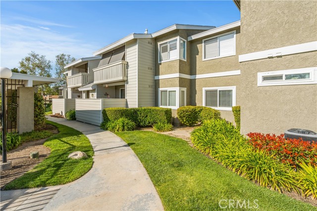 Detail Gallery Image 1 of 21 For 27620 Susan Beth Way #B,  Saugus,  CA 91350 - 2 Beds | 1 Baths