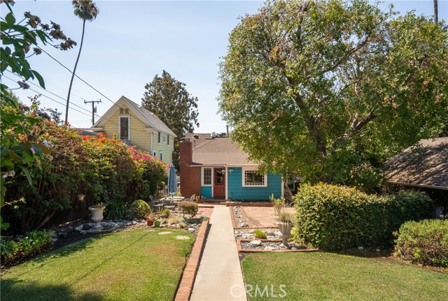 211 E Virginia Avenue, Glendora CA: https://media.crmls.org/medias/38dc17f9-180a-4f67-a4f1-fc0d26b547a5.jpg