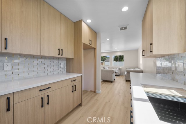 8049 Lullaby Lane, Panorama City CA: https://media.crmls.org/medias/38dc8c62-c162-45e2-a813-ec575960f604.jpg