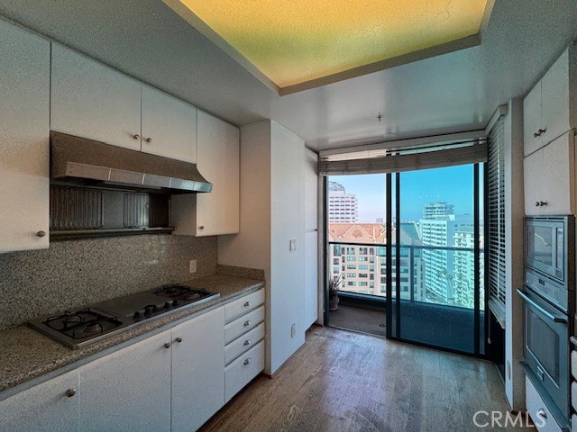 10490 Wilshire Boulevard, Los Angeles CA: https://media.crmls.org/medias/38dcd0a9-0f0c-40a1-b2eb-4db747ea01a4.jpg