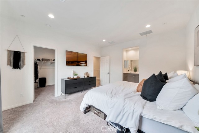 Detail Gallery Image 37 of 43 For 2132 Lacy Crossing Dr, Santa Ana,  CA 92701 - 4 Beds | 3/1 Baths