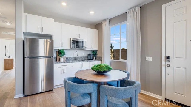 Detail Gallery Image 12 of 25 For 14180 Rollins St, Hesperia,  CA 92345 - 5 Beds | 3/1 Baths