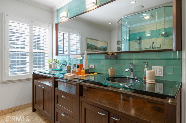 10340 Margate Street, North Hollywood CA: https://media.crmls.org/medias/38de8731-3892-4dac-ab92-82db38e2f15a.jpg