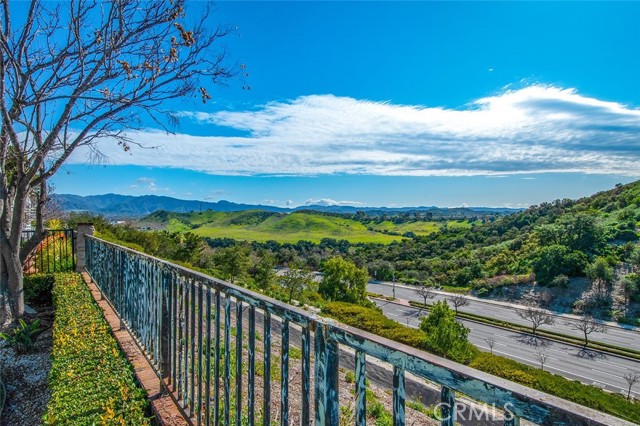 Detail Gallery Image 5 of 43 For 22705 White Oaks, Mission Viejo,  CA 92692 - 4 Beds | 3 Baths