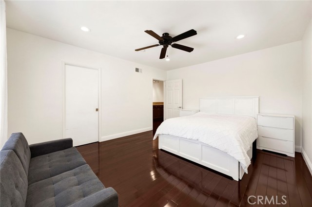 18930 Wells Drive, Tarzana CA: https://media.crmls.org/medias/38def541-68b5-4c56-ba7b-ae3f1727e528.jpg
