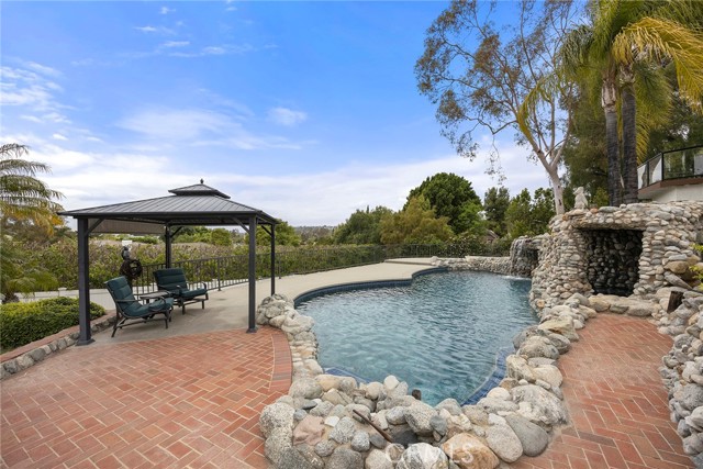 241 S Country Hill Road, Anaheim Hills CA: https://media.crmls.org/medias/38df146c-7773-404c-975d-bd33832e6e24.jpg