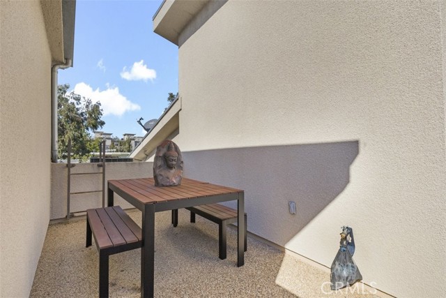 Detail Gallery Image 30 of 31 For 11815 Laurelwood Dr #12,  Studio City,  CA 91604 - 2 Beds | 2/1 Baths
