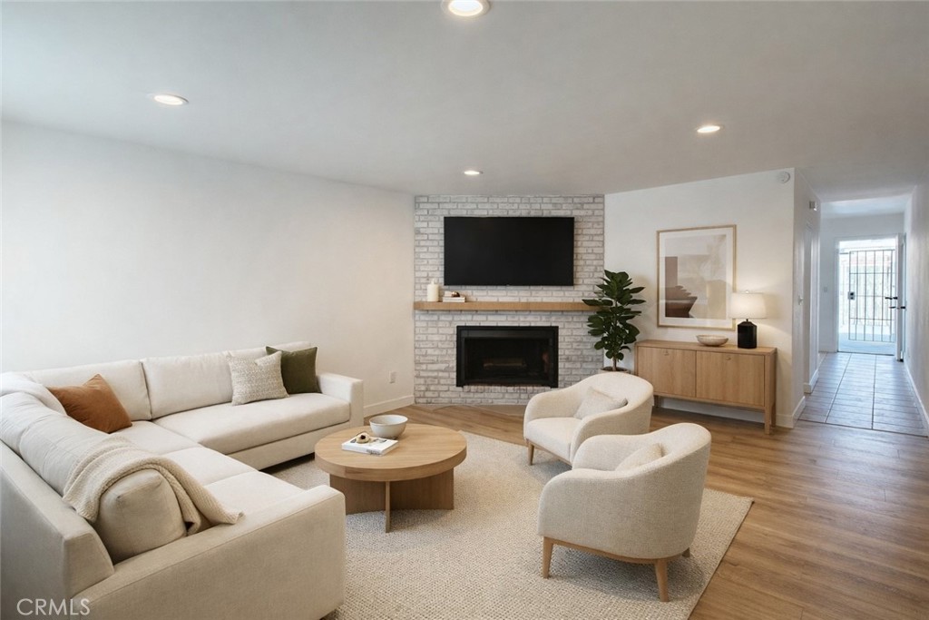 1765 W Glenoaks