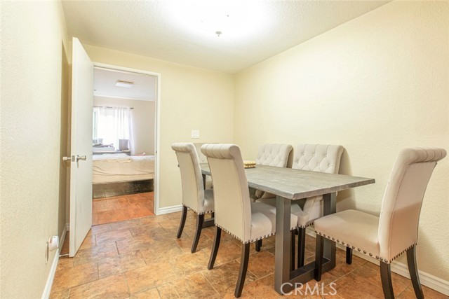 Detail Gallery Image 5 of 21 For 7625 Reseda Blvd #105,  Reseda,  CA 91335 - 3 Beds | 2 Baths