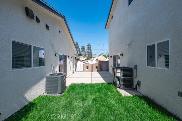 941 E 97th Street, Los Angeles CA: https://media.crmls.org/medias/38e1a81d-7775-4a75-aa9b-b847fabc98cb.jpg