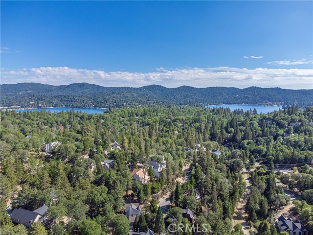 1370 Calgary Drive, Lake Arrowhead CA: https://media.crmls.org/medias/38e30228-b4ee-4013-976c-cb6c954e0793.jpg