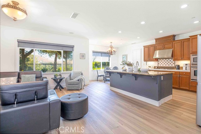 10266 Horsehaven Street, Sun Valley CA: https://media.crmls.org/medias/38e32456-18bb-4330-9796-f49dc21d4542.jpg