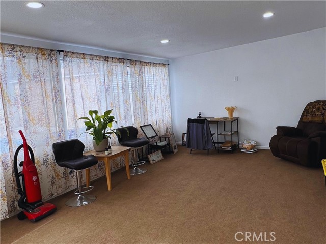 1017 S Chester Avenue, Compton CA: https://media.crmls.org/medias/38e42df9-c8ad-4108-87ec-8f859890d2ad.jpg