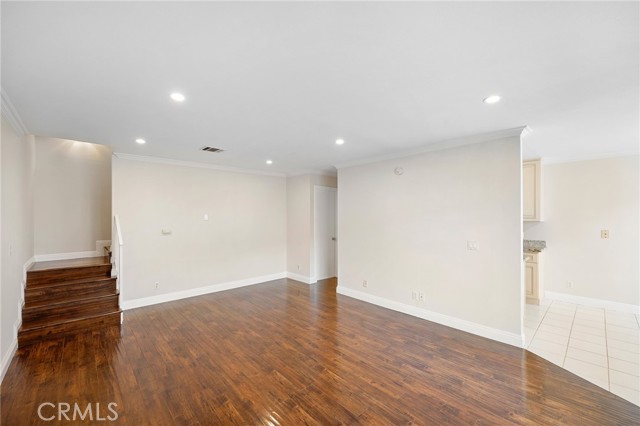 Detail Gallery Image 5 of 28 For 121 Sinclair Ave #206,  Glendale,  CA 91206 - 2 Beds | 2 Baths