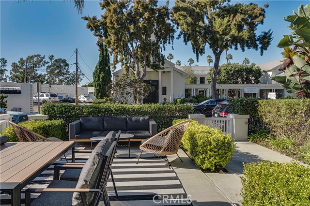 Detail Gallery Image 10 of 65 For 608 Heliotrope, Corona Del Mar,  CA 92625 - 4 Beds | 4 Baths