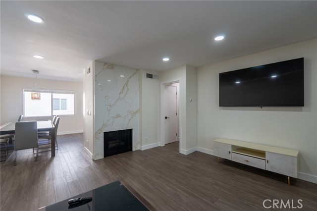 Detail Gallery Image 7 of 34 For 7757 via Rosa Maria, Burbank,  CA 91504 - 2 Beds | 3 Baths