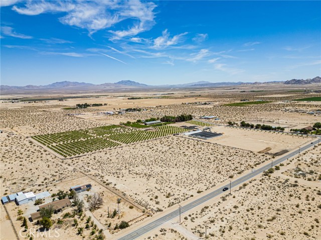 34700 Rabbit Springs Road, Lucerne Valley CA: https://media.crmls.org/medias/38e85f16-ce38-41c5-b41b-0e8da7f530bf.jpg