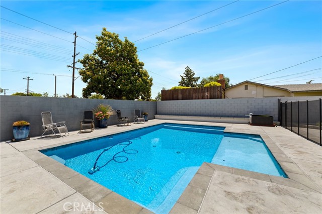 8710 Larkin Court, Riverside CA: https://media.crmls.org/medias/38e862d9-87d1-46be-a406-d9447d683e22.jpg