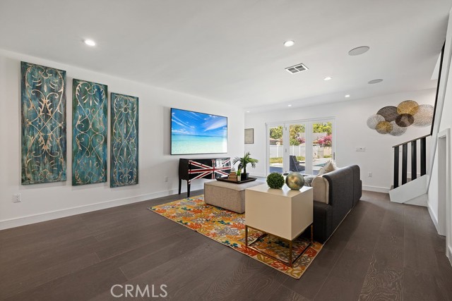 11245 Greenlawn Avenue, Culver City, California 90230, 5 Bedrooms Bedrooms, ,3 BathroomsBathrooms,Residential Lease,For Rent,11245 Greenlawn Avenue,CRSR25156538