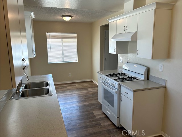 Detail Gallery Image 8 of 16 For 2196 W Oakland Ave, Hemet,  CA 92545 - 2 Beds | 1 Baths