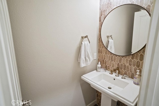 Detail Gallery Image 12 of 47 For 22518 Brightwood Pl, Saugus,  CA 91350 - 5 Beds | 4 Baths