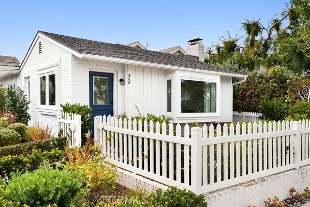 Detail Gallery Image 1 of 17 For 438 Acacia Ave, Corona Del Mar,  CA 92625 - 2 Beds | 1 Baths
