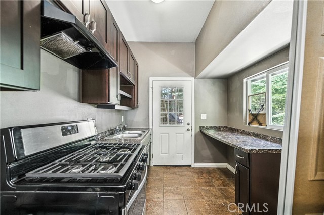 Detail Gallery Image 11 of 19 For 576 Rose Ln, Twin Peaks,  CA 92391 - 3 Beds | 3 Baths