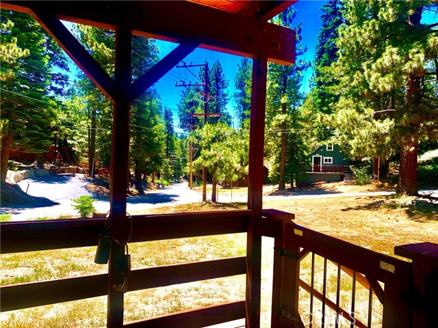 540 Yukon Road, Green Valley Lake CA: https://media.crmls.org/medias/38eaeb4a-f70c-4bce-be15-81d1799c5a0b.jpg