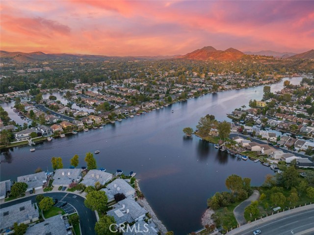 2039 Channelford Road, Westlake Village CA: https://media.crmls.org/medias/38eb7e94-ac69-403e-b368-2059e62370b5.jpg