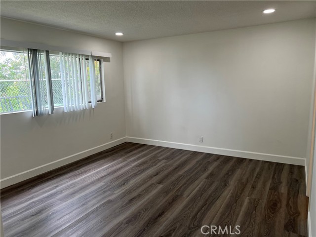 Detail Gallery Image 9 of 11 For 6109 S La Cienega Blvd, Los Angeles,  CA 90056 - 3 Beds | 2/1 Baths