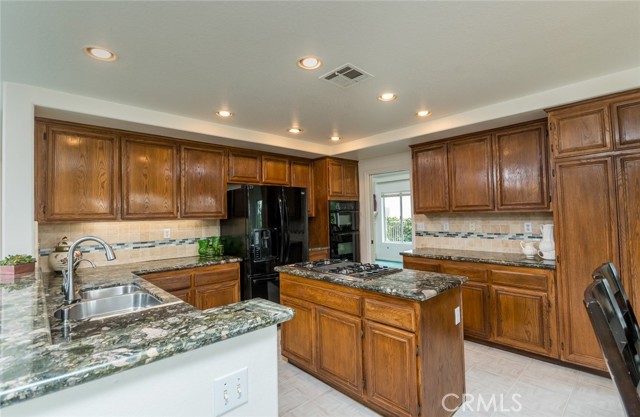 Detail Gallery Image 11 of 49 For 21714 Agajanian Ln, Saugus,  CA 91350 - 4 Beds | 3 Baths