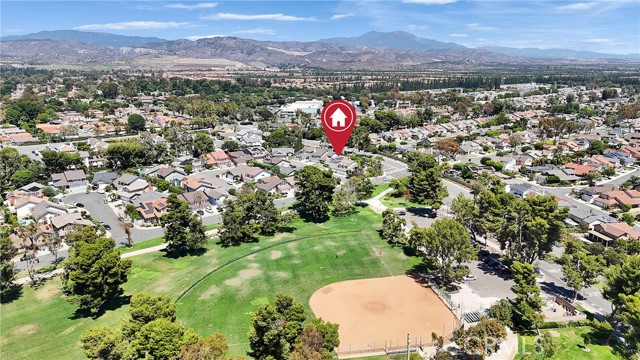 4 E Trenton, Irvine CA: https://media.crmls.org/medias/38ed597f-828b-415b-bdf2-11a5d75ede7e.jpg