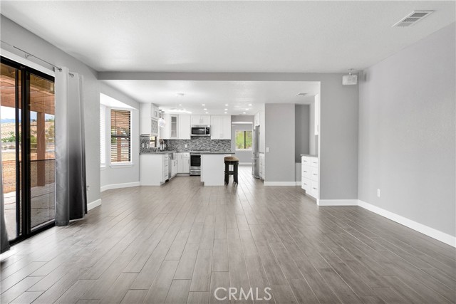 21978 Mojave Street, Apple Valley CA: https://media.crmls.org/medias/38ed5b30-bf69-45a0-aaf0-0fdbcdff0eb1.jpg