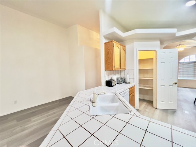 Detail Gallery Image 8 of 30 For 17980 Lakeview Dr, Victorville,  CA 92395 - 3 Beds | 2 Baths