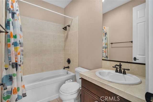 Detail Gallery Image 24 of 46 For 12065 Lamplighter Ln, Oak Hills,  CA 92344 - 5 Beds | 5/1 Baths