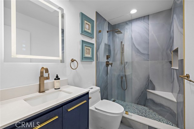 Detail Gallery Image 18 of 29 For 12 Encore Ct, Newport Beach,  CA 92663 - 4 Beds | 2/1 Baths