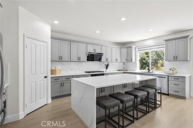 37 Pheasant Creek, Irvine CA: https://media.crmls.org/medias/38f1b1c3-d97a-4912-ae35-c69f238ce28d.jpg