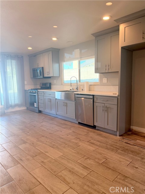 Detail Gallery Image 9 of 33 For 18631 Warren, Tustin,  CA 92780 - 2 Beds | 2 Baths