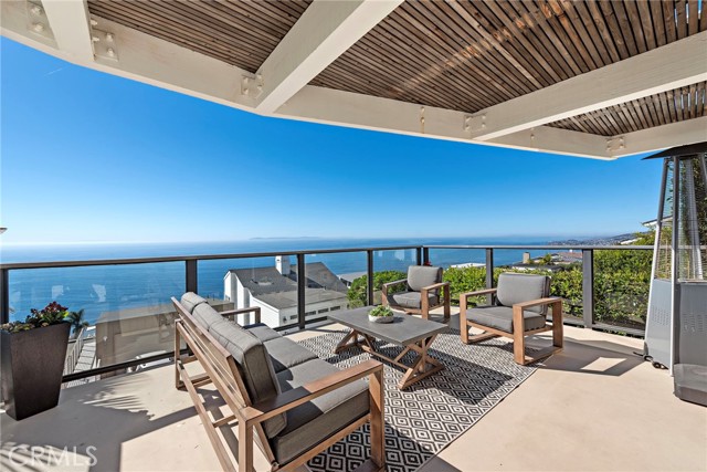 Detail Gallery Image 3 of 42 For 2590 Juanita Way, Laguna Beach,  CA 92651 - 3 Beds | 2/1 Baths