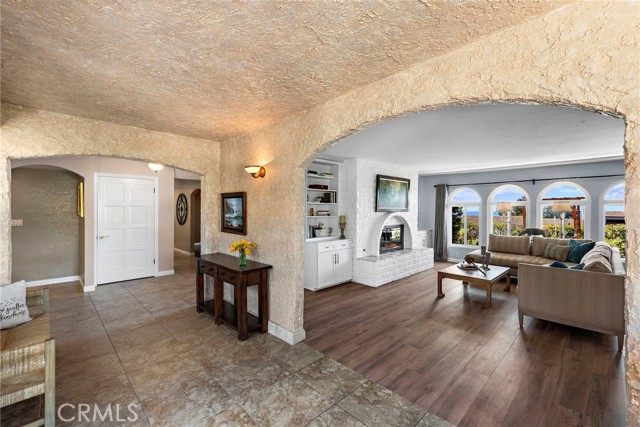 Detail Gallery Image 11 of 46 For 604 Avenida Acapulco, San Clemente,  CA 92672 - 5 Beds | 3/1 Baths