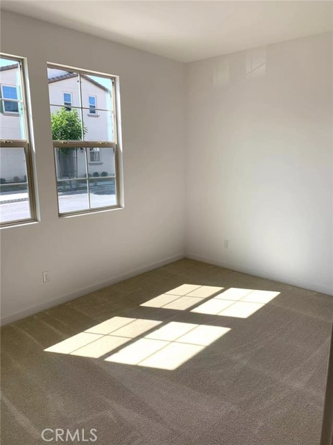 6938 Stonecrop Lane, Fontana CA: https://media.crmls.org/medias/38f25430-a7d6-41bf-b991-2a88e35de565.jpg