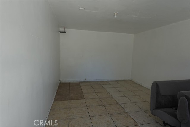 956 S Philadelphia Street, Anaheim CA: https://media.crmls.org/medias/38f33f6f-2c57-4b4d-b0c6-6b45ad60801a.jpg