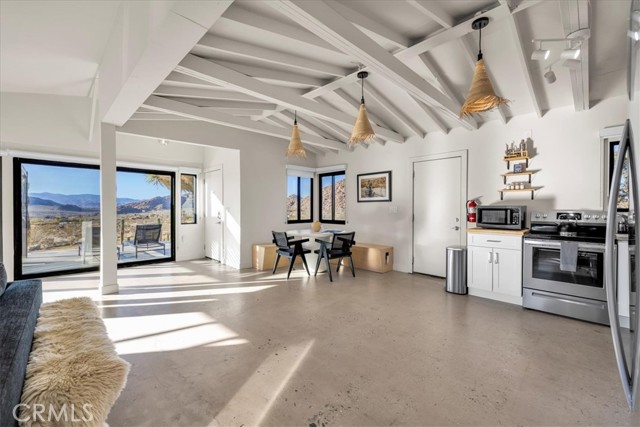 8729 Rock Haven Road, Joshua Tree CA: https://media.crmls.org/medias/38f37509-33ad-4a6b-aaa2-98764a1ca819.jpg