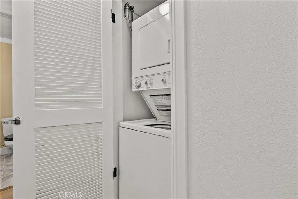 https://media.crmls.org/medias/38f3bcc2-2240-441e-8f0a-60d9f9d6630a.jpg?preset=X-Large