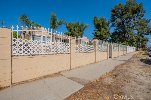 Detail Gallery Image 4 of 18 For 7857 Whitsett Ave, North Hollywood,  CA 91605 - 4 Beds | 3 Baths