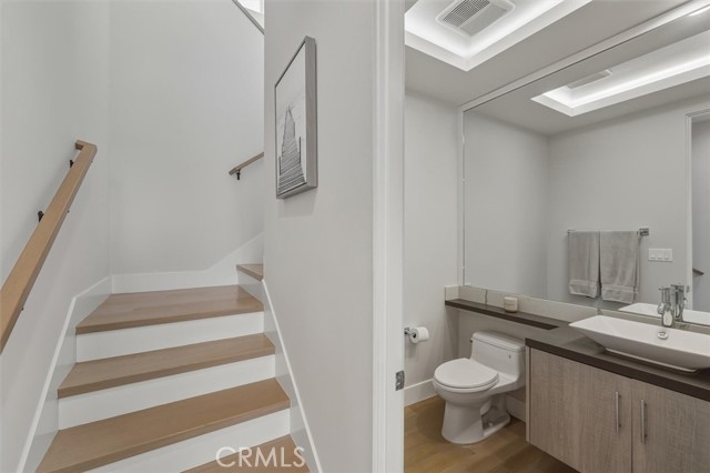 Detail Gallery Image 22 of 49 For 1729 Harriman Ln a,  Redondo Beach,  CA 90278 - 4 Beds | 3/1 Baths