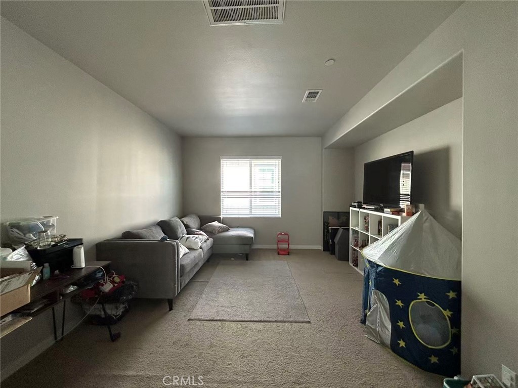 https://media.crmls.org/medias/38f4acff-c05c-41f6-9643-cbb27b4ef0f2.jpg?preset=X-Large