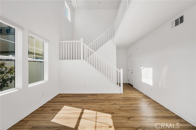 Detail Gallery Image 10 of 45 For 947 Aurora Ln, Costa Mesa,  CA 92626 - 3 Beds | 2/1 Baths