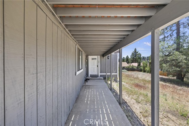 39325 Lodge Road, Fawnskin CA: https://media.crmls.org/medias/38f5af15-a39f-4451-b3b9-f2e33c10e47b.jpg